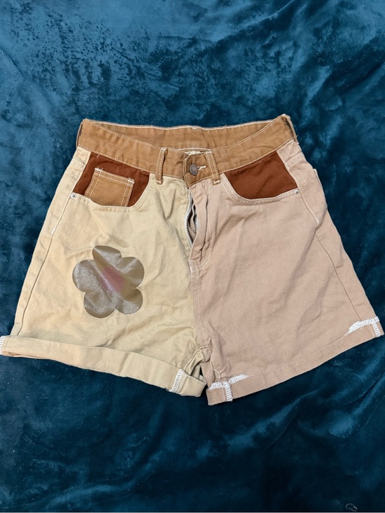 Pants - Two-Tone Brown Women's Shorts with Floral Patch